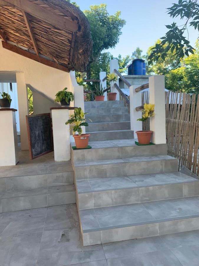Crown Malapascua Hotel Exterior photo