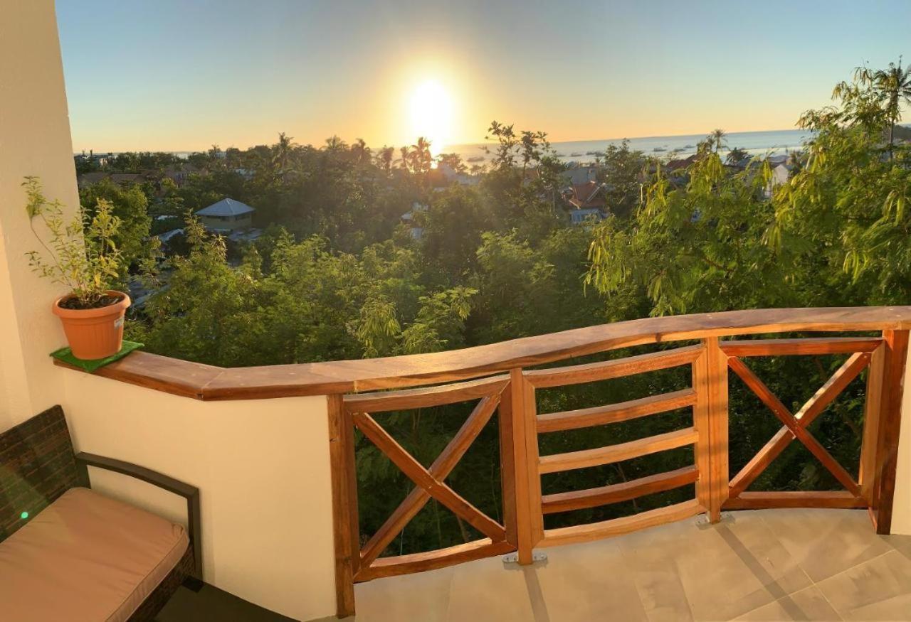 Crown Malapascua Hotel Exterior photo